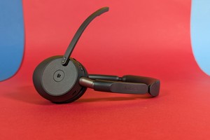 Jabra Evolve 3 65 im Test: leichtes Business-Headset mit gut ausblendendem Mikro