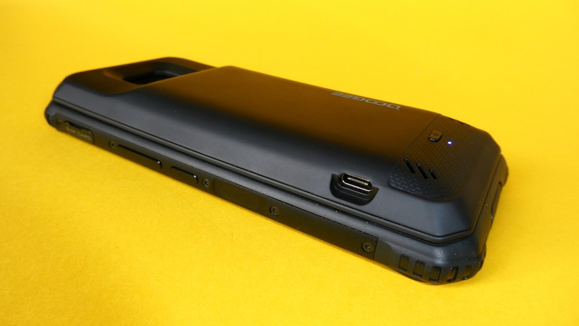 Das Akku-Modul macht das S95 Pro nicht gerade handlich.