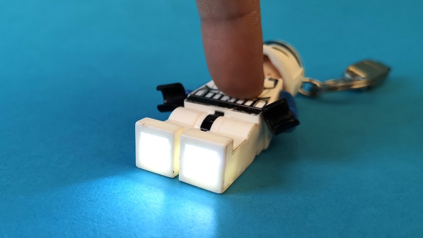 Taschenlampe sind immer praktisch. Hier ein Modell von Lego Star Wars.