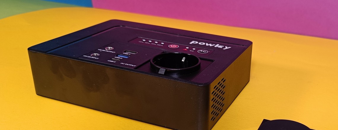 Powkey Powerbank mit Steckdose