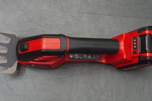 Akku-Grasschere mit Strauchschere und Harke im Test: Einhell GE-CG 18/100 Li