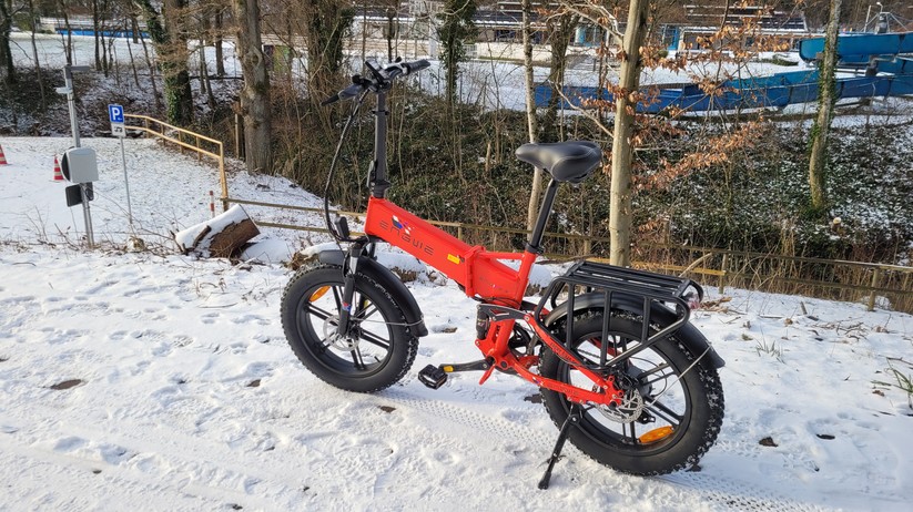  Faltbares E-Fatbike mit Doppelfederung und ergonomischer Sitzposition