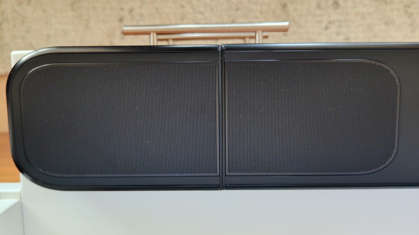 JBL Bar 1300MK2: 29 Lautsprecher, 2.470 Watt und abnehmbare Akku-Rears versprechen echtes 11.1.4-Kino-Feeling.