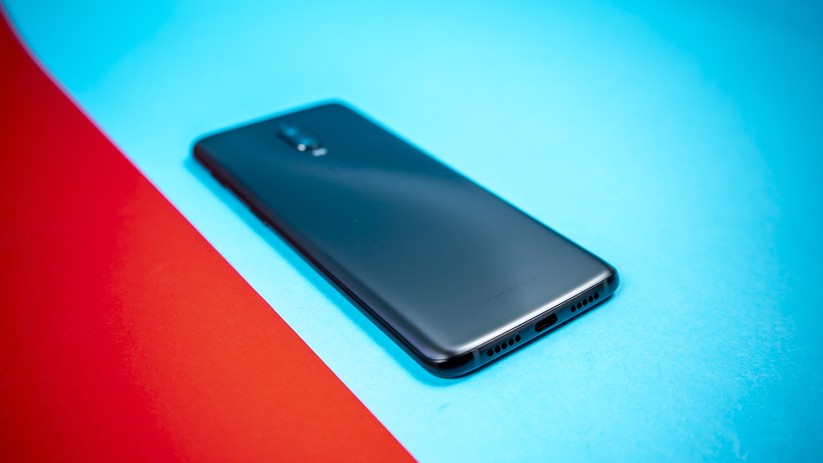 8,2 mm tief ist das Oneplus 6T.