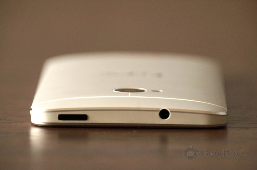 HTC One von der Kopfseite