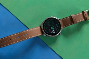  Schicke Sportuhr mit langer Laufzeit ab 170 Euro