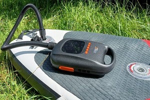 Technaxx Airpump TX-266 im Test: Preiswerte elektrische SUP-Pumpe unter 100 Euro