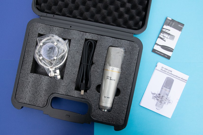 Der Lieferumfang des tbone SC 440 USB fällt üppig aus: Neben dem Mikrofon bekommt der Käufer ein passendes USB-Kabel, eine Mikrofonspinne und einen PVC-Transportkoffer.