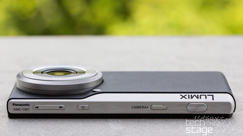 Auf der Oberseite des Lumix CM1 gibt es einen Auslöser sowie einen Schieber, der direkt vom Standby in die Kamera-App springt.
