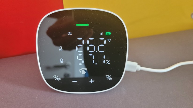 Nedis Smart Life Luftqualitätsmonitor ermittelt CO₂, Temperatur und Luftfeuchte. Außerdem ist das Gerät kompatibel zu Tuya und Home Assistant.