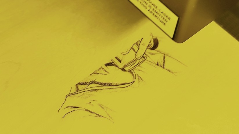 Gravuren erledigt der Creality Falcon A1 sehr präzise.