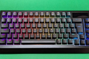 Razer Blackwidow V4 Pro 75 im Test: Richtig gute Gaming-Tastatur – aber zu teuer