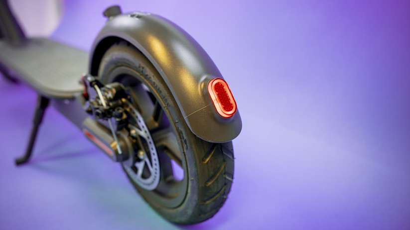 Xiaomi Mijia M365: LED-Leuchte auf der Hinterradkappe