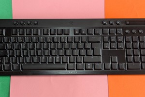 Razer Blackwidow V4 Low-Profile Hyperspeed im Test: Gaming-Tastatur mit KI-Taste