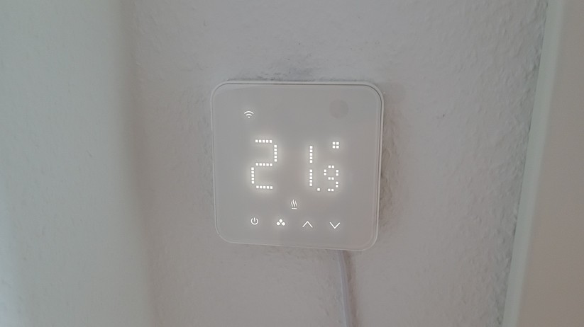 Das smarte Thermostat von Meross bietet einen externen Temperatursensor. Man kann das Thermostat aber auch ohne diesen Sensor verwenden. 