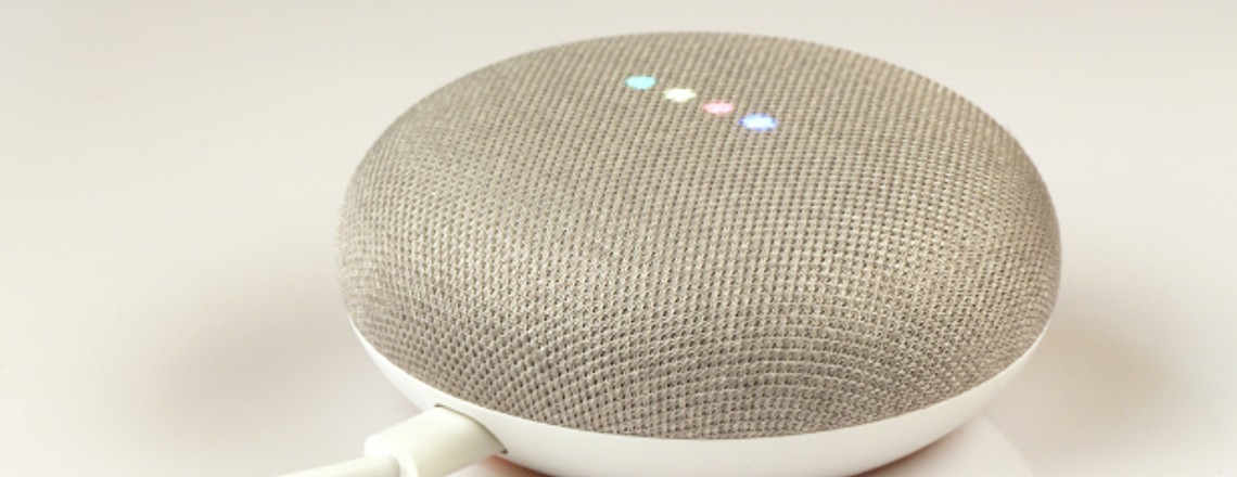 Google Home Mini im Test: klein, schlau und mieser Klang