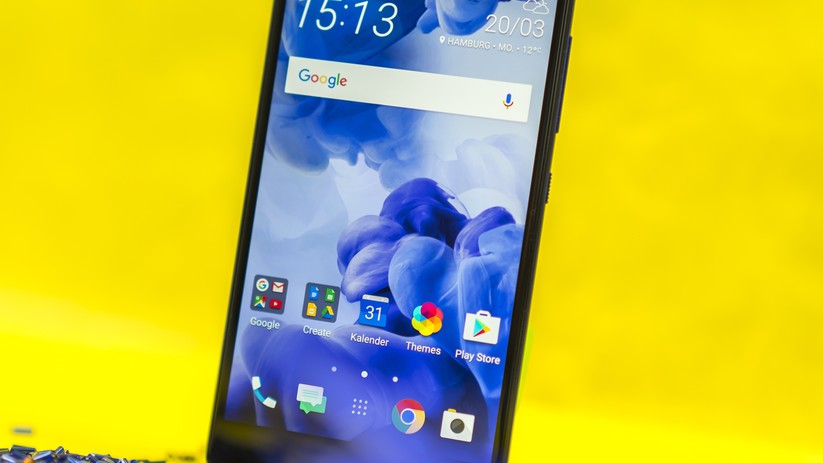 Das 5,7 Zoll große IPS-LCDisplay leuchtet und gibt Farben ziemlich realistisch wieder.