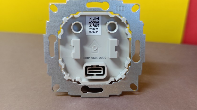 Eberle UTE-3500: Smartes Thermostat für wassergeführte Fußbodenheizungen. Dank Matter-Unterstützung kann es von vielen Smart-Home-Zentralen gesteuert werden.