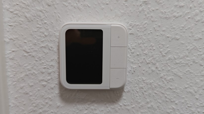 Das Aqara-Thermostat W500 ist für Fußbodenheizungen gedacht und kann entweder per Thread oder per Zigbee betrieben werden. Mehr Funktionen stehen mit Zigbee bereit. Eine direkte Integration in Home Assistant ist mit Zigbee2MQTT möglich.