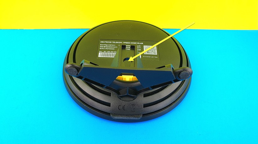 Die Wand-Halterung wird mit nur einer einzigen Schraube an die Wand gehängt. Passende Dübel und Schrauben werden jedoch nicht mitgeliefert. Das freut den Umweltschutz und reduziert potenzielle Verschwendung.