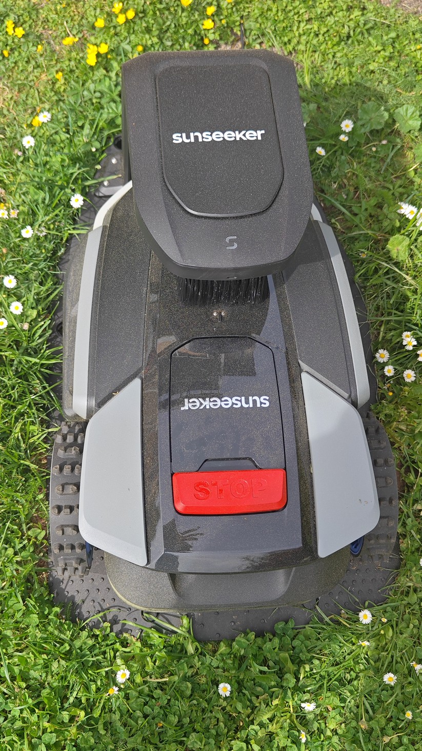 Sunseeker S4: LiDAR-Mähroboter für 1000 m², Hinterrad-Antrieb, 18 cm breites Schneidesystem,   4-Ah-Akku mit 3-A-Ladegerät
