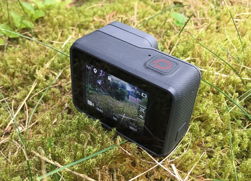 Durch den Touch-Screen auf der Rückseite ist die Bedieung sehr komfortabel.