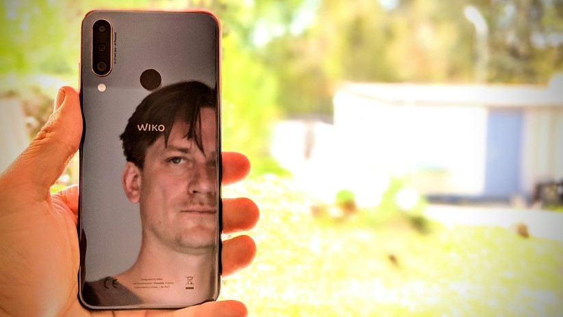 Die Rückseite des Wiko View 3 Pro ist ein hervorragender Spiegel.