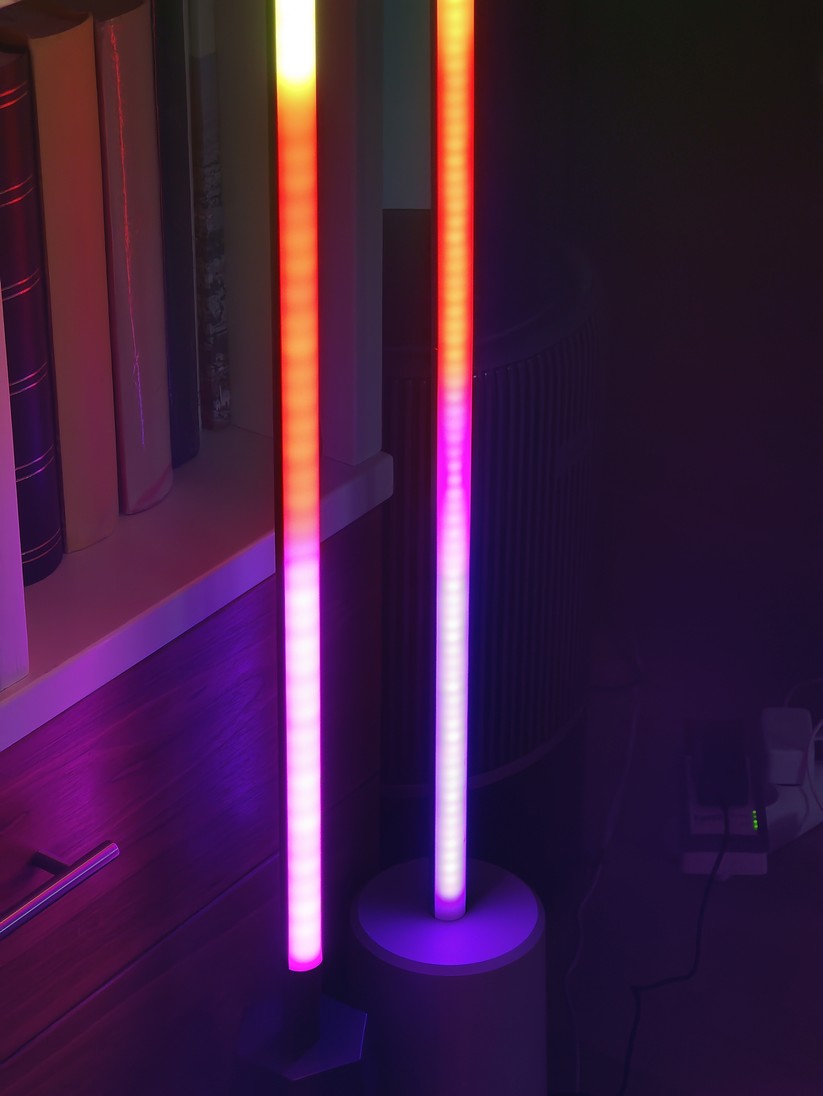 Eufy Indoor Floor Lamp E10 (links) im Vergleich zur Govee Lyra