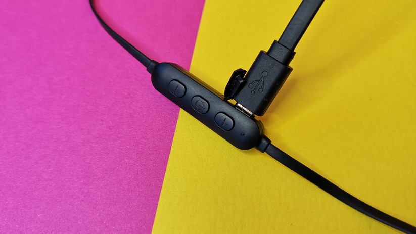 Das Bedienteil des Kopfhörers.