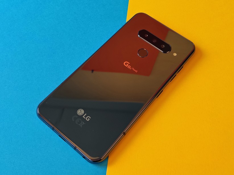 Spiegelnde Rückseite.