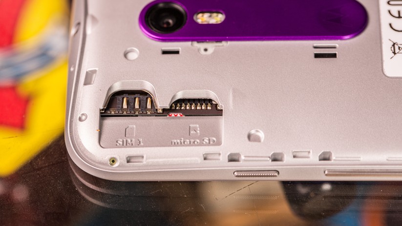 Egal ob 8 oder 16 GByte interner Speicher, der Slot für die microSD-Karte ist immer an Bord.