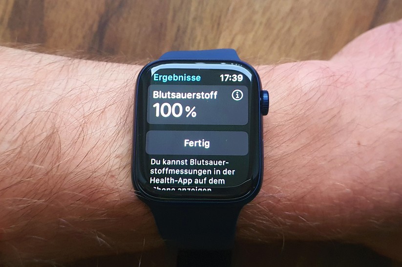 Innerhalb von 15 Sekunden misst die Uhr den Blutsauerstoffgehalt.