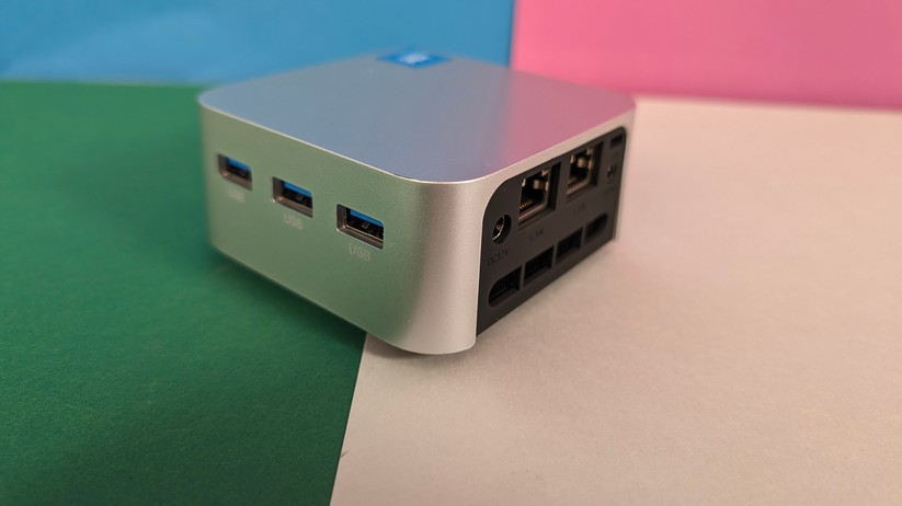 Mini-PC T-Bao T8 Plus: Ansicht von hinten mit dreimal USB-A sowie zwei Ethernet-Ports