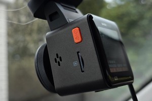  Kompakte 4K-Dashcam mit GPS, WLAN und CPL-Filter 