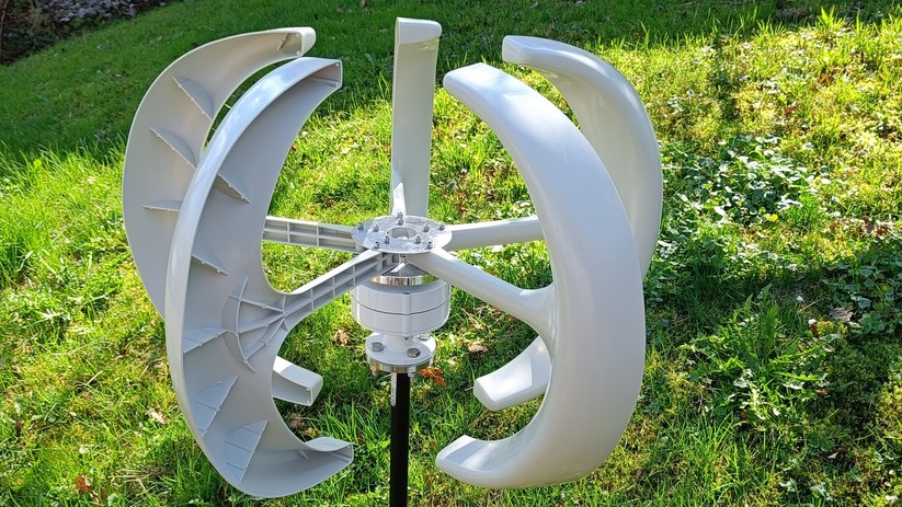 Mini-Windkraftanlage in Laternen-Form (Windmühle).
