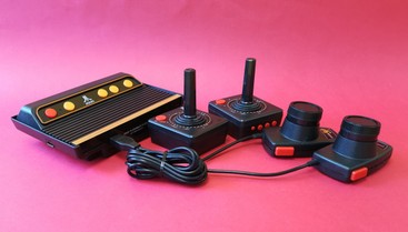 Atari Flashback 8 Gold Deluxe: Retrokonsole im Test | Heise