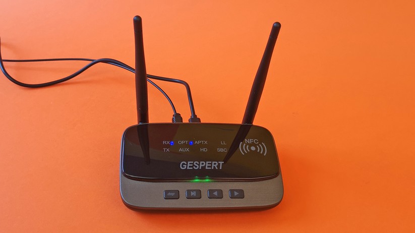 Der kombinierte Sender und Empfänger von Gespert erlaubt das Pairing per NFC.