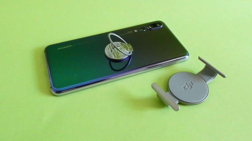 Die beiden magnetischen Smartphone-Halterungen.