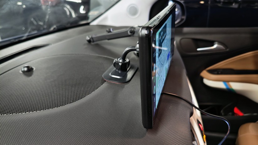 Carpodgo T4 Plus: Halterung zum Ankleben