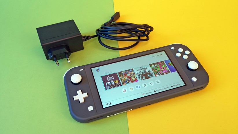 Der Lieferumfang umfasst lediglich die Konsole und das passende USB-C-Netzteil.