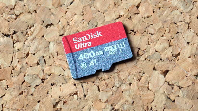 So sieht die Speicherkarte aus der Nähe aus.