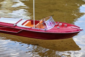 Jamara Venezia im Test: Ein ferngesteuertes Boot mit Stil