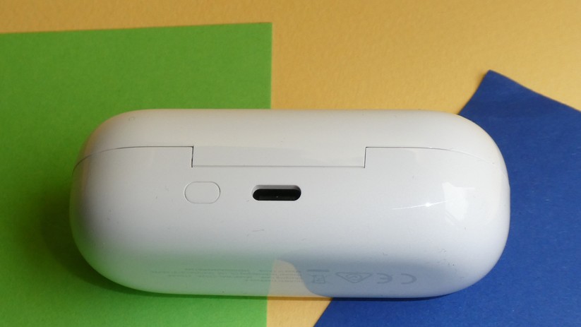 Zum Laden kommt ein USB-C-Kabel zum Einsatz.