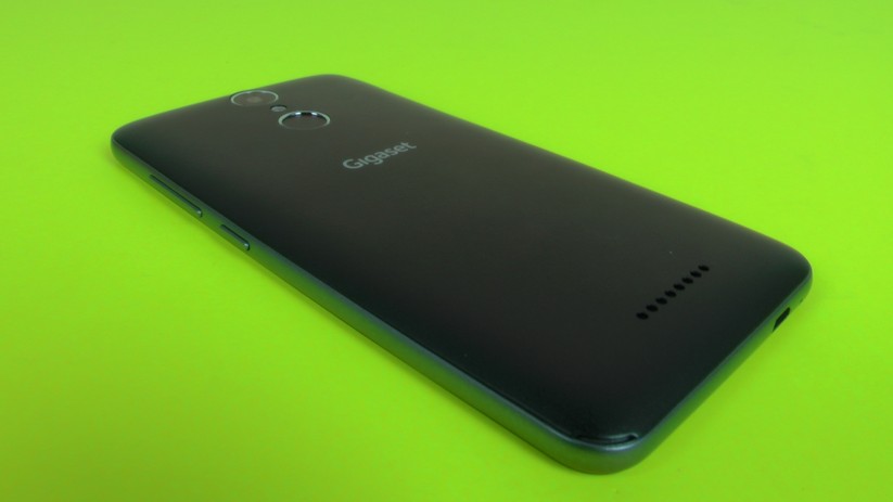 Auch wenn das GS160 durch seine Kunstoff-Rückseite nicht besonders wertig daherkommt, gibt es bei Haptik und Verarbeitung keine größeren Kritikpunkte.