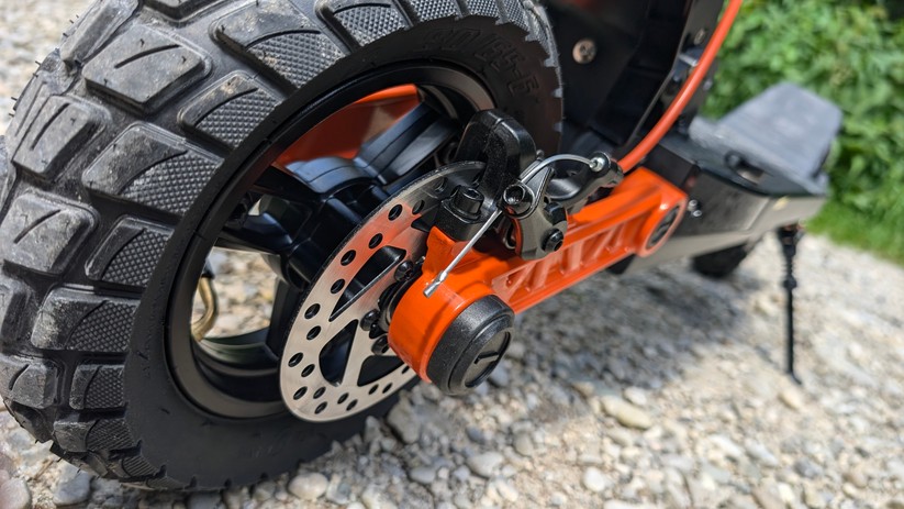 Die Reifen des Joyor S5 Pro greifen zuverlässig.