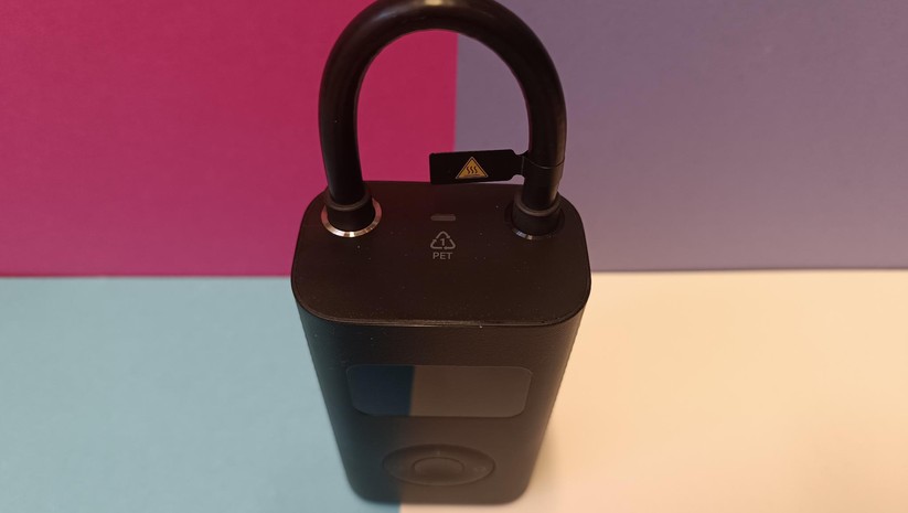 Xiaomi Akku-Luftpumpe 2 – Schlauch in Haltevorrichtung