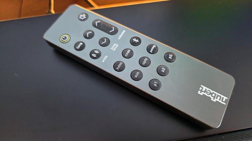 Nubert Nupro AS-2500: Schlanke Stereo-Soundbar mit Fokus auf Klarheit