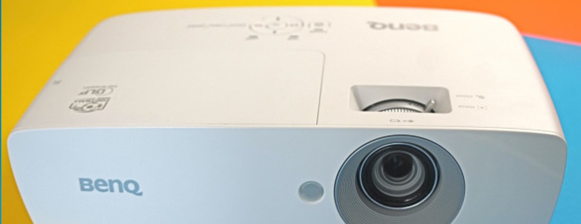 Benq TH683: Full-HD-Beamer für Fußballfreunde
