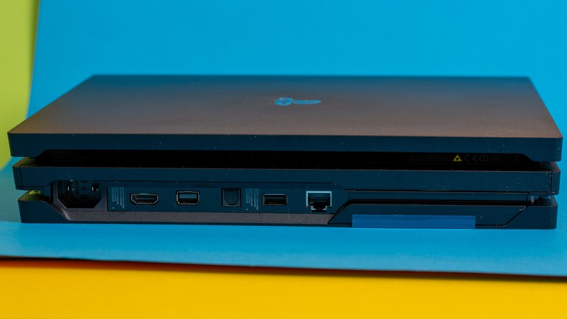Bei den Anschlüssen lässt sich die Playstation nicht lumpen. 