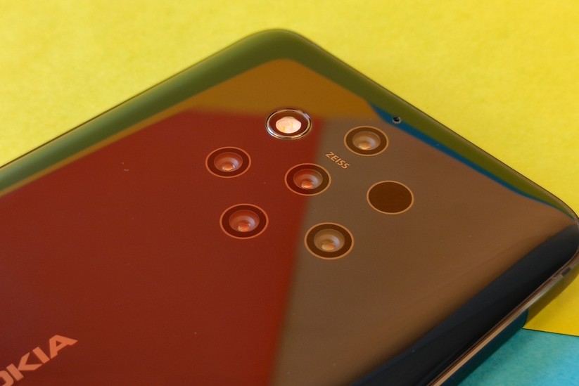 Fünf optische Kameras plus LEDs und ToF-Kamera.